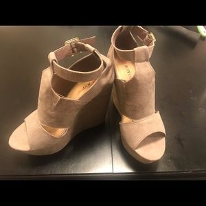 NWOT - Fabulous Beige Platforms